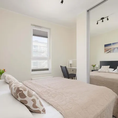 Comfortable With Air Conditioning Staszica 1f By Heyrent
